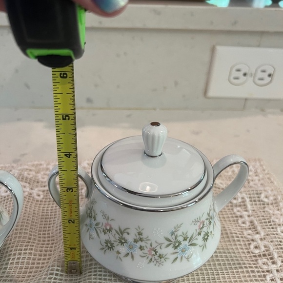 Noritake lidded sugar bowl and creamer. Patten is 2031 Savannah - Picture 10 of 15